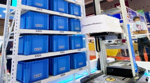 打通產(chǎn)線與倉儲(chǔ)物流自動(dòng)化，斯坦德機(jī)器人亮相華南國際工業(yè)博覽會(huì)
